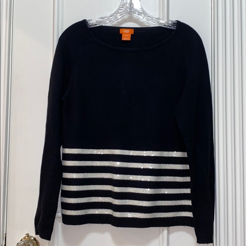 Knit sweater with sequins